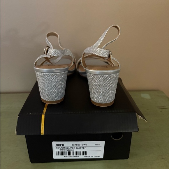IDIFU Women's Shimmering Silver Sandals NWT - Picture 4 of 7